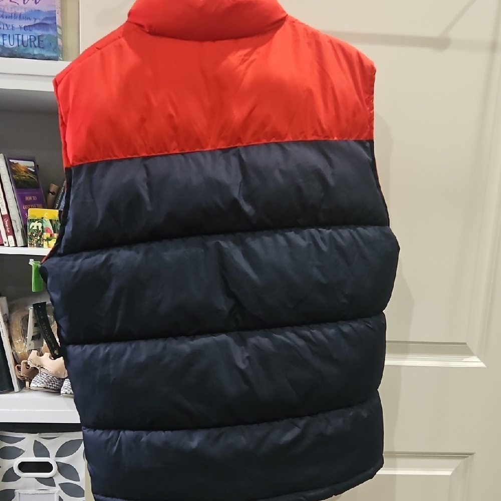 U.S. Polo Assn. Red and Black Men's Puffer Vest - Picture 6 of 7
